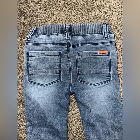 Baby boy light wash distressed jeans - Picture 5 of 5